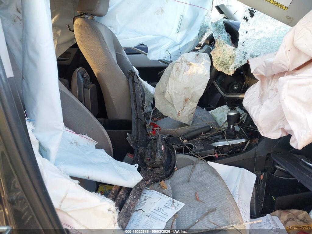 5YFBURHE1HP724542 2017 TOYOTA COROLLA photo no. 5