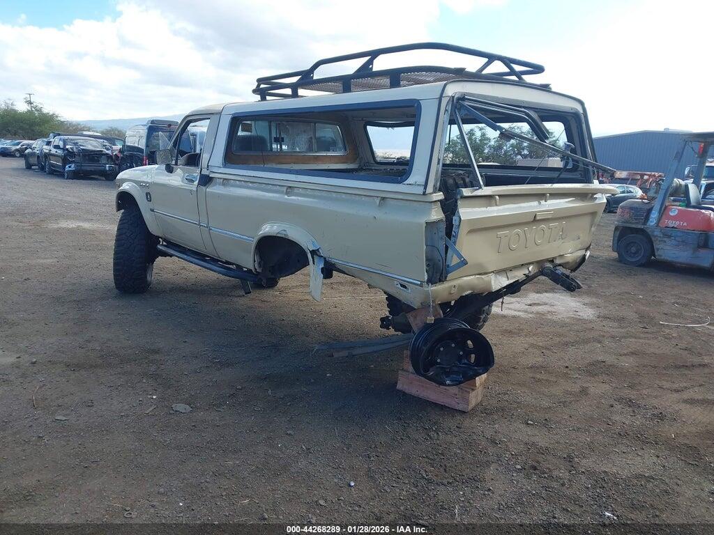 JT4RN48D3B0013898 1981 TOYOTA PICKUP photo no. 3