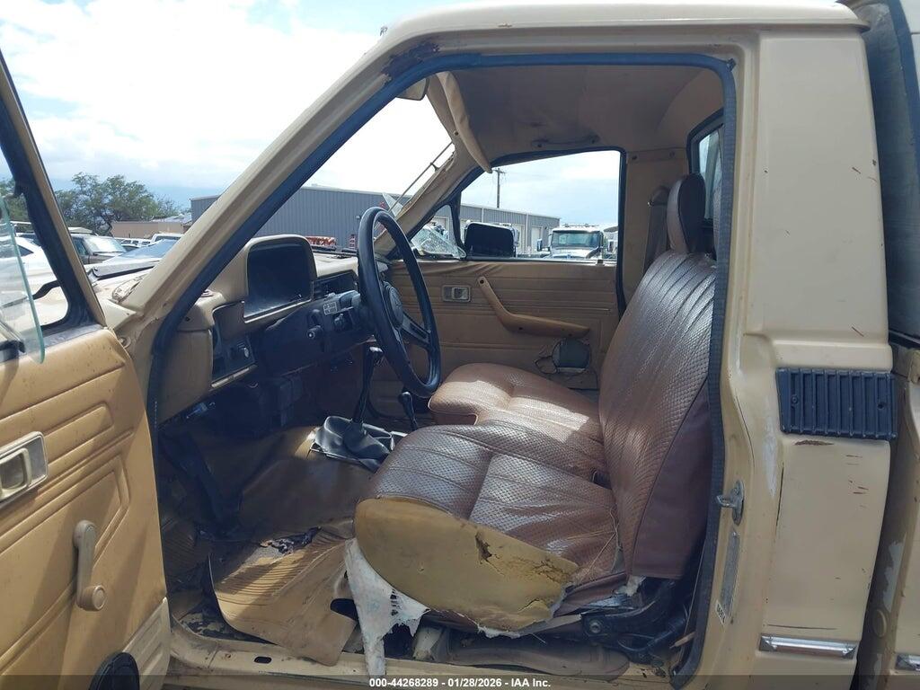 JT4RN48D3B0013898 1981 TOYOTA PICKUP photo no. 8