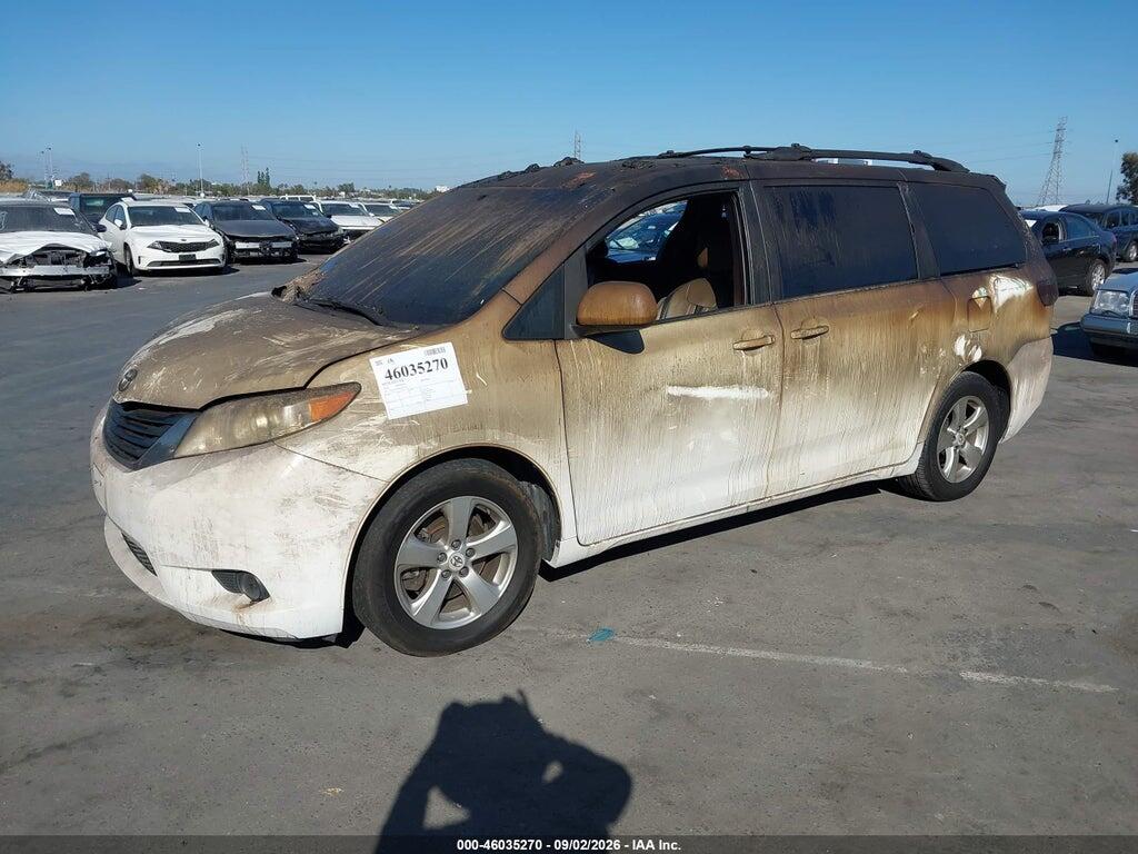 5TDKK3DC0CS207370 2012 TOYOTA SIENNA photo no. 2