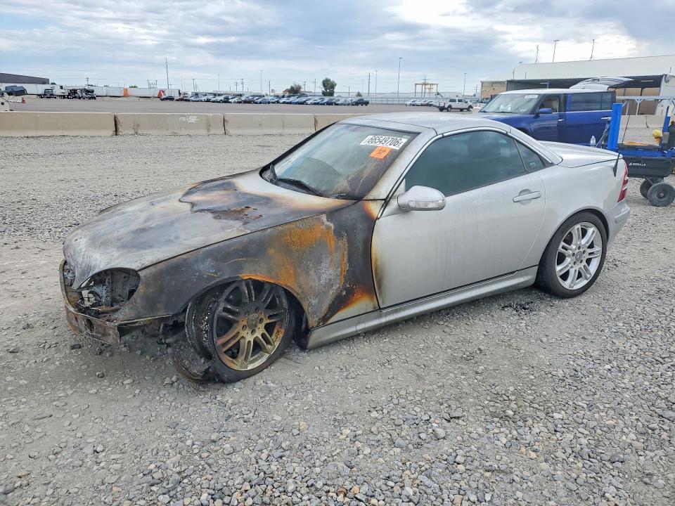 2004 MERCEDES-BENZ SLK WDBKK65FX4F299758