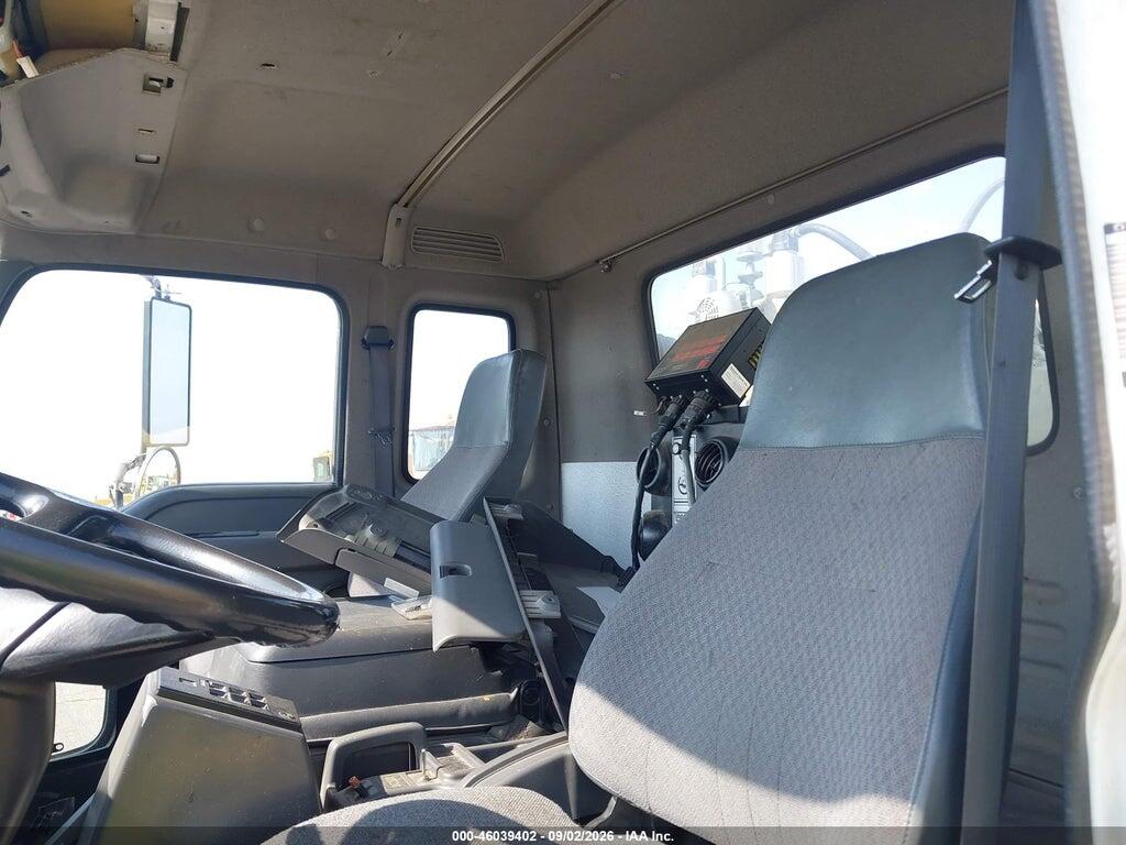 1GBM7C1C72J509012 2002 CHEVROLET F7B042/F7B064 photo no. 7