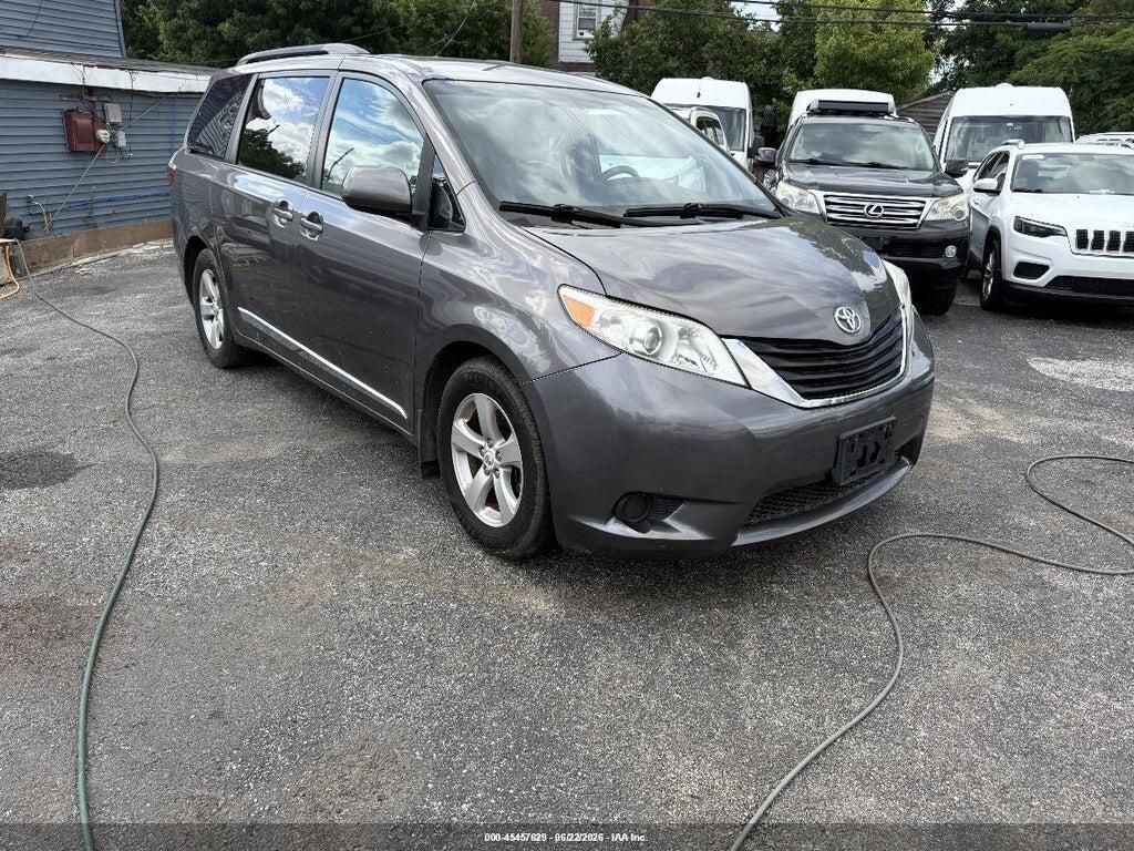 5TDKZ3DC8HS792654 2017 TOYOTA SIENNA photo no. 1