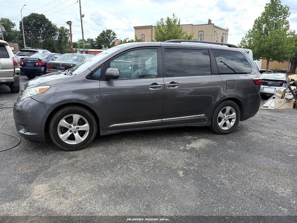 5TDKZ3DC8HS792654 2017 TOYOTA SIENNA photo no. 12