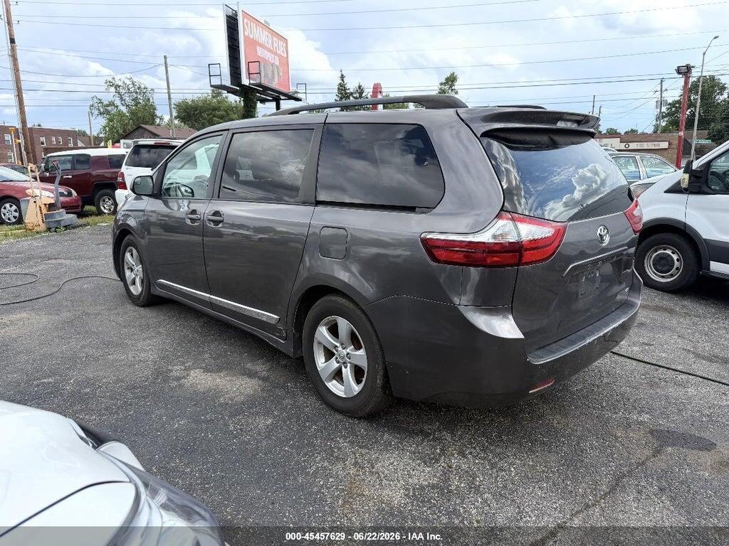 5TDKZ3DC8HS792654 2017 TOYOTA SIENNA photo no. 3