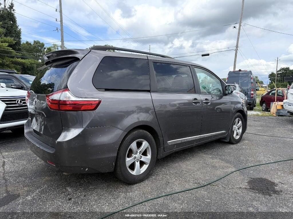 5TDKZ3DC8HS792654 2017 TOYOTA SIENNA photo no. 4