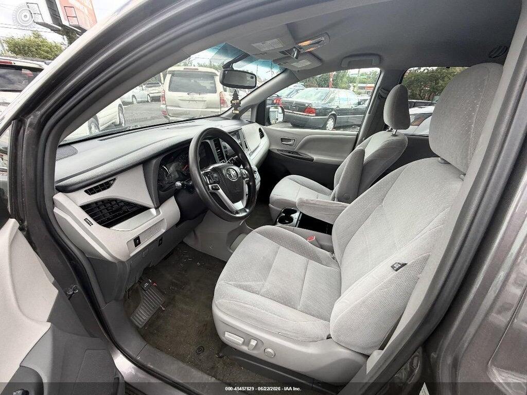 5TDKZ3DC8HS792654 2017 TOYOTA SIENNA photo no. 5