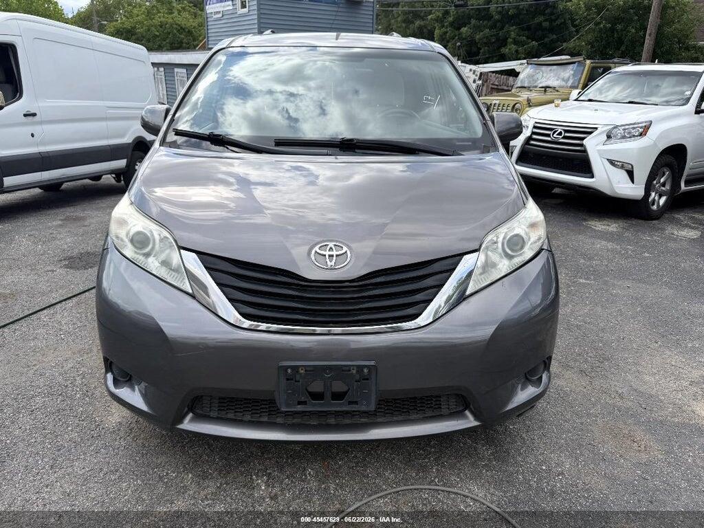 5TDKZ3DC8HS792654 2017 TOYOTA SIENNA photo no. 6