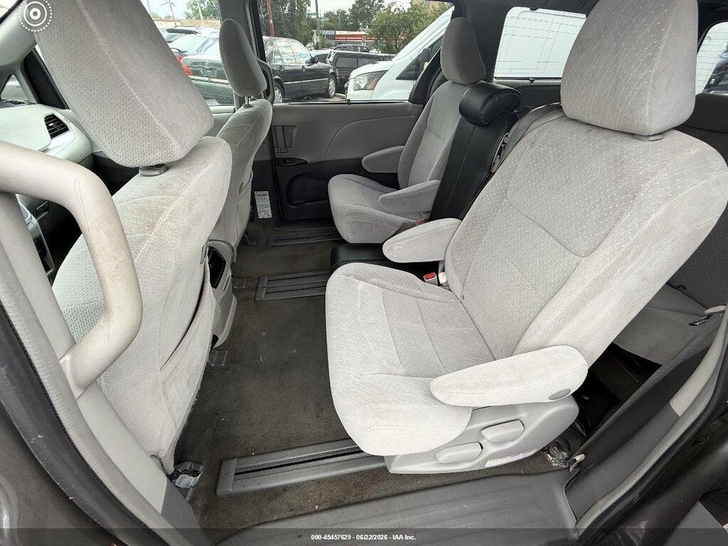 5TDKZ3DC8HS792654 2017 TOYOTA SIENNA photo no. 8
