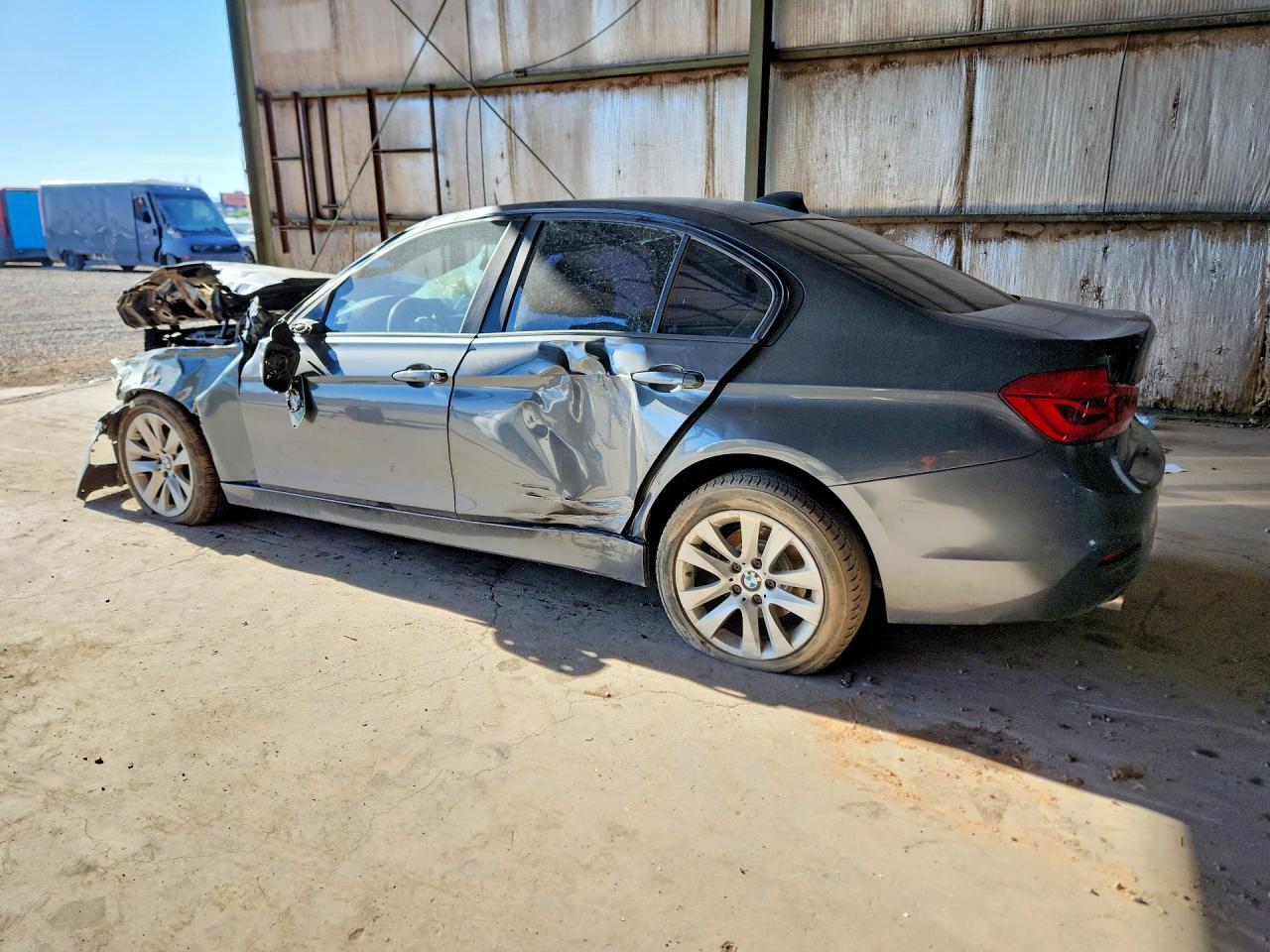 WBA8E1G54GNT99355 2016 BMW 320 photo no. 2