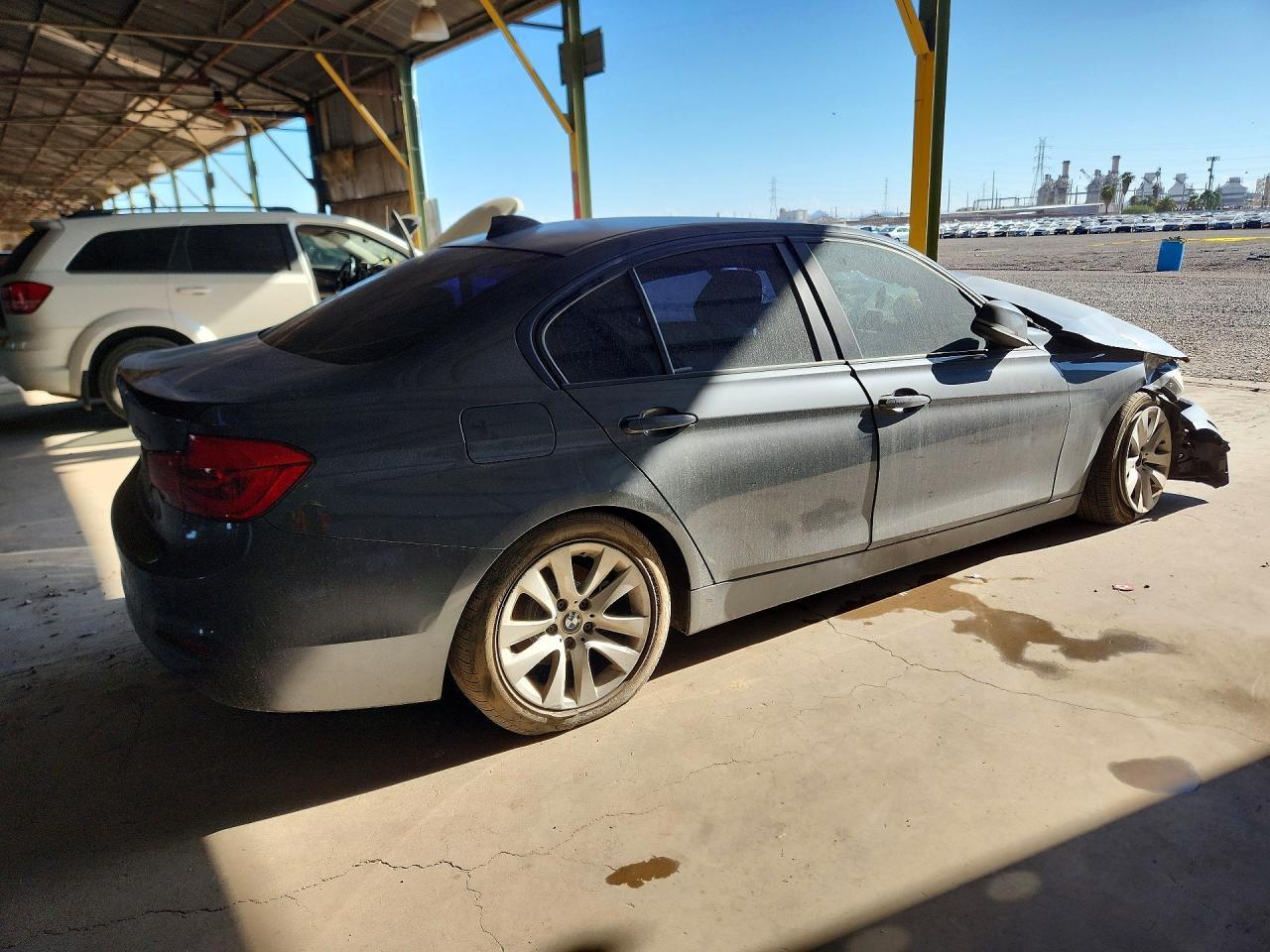 WBA8E1G54GNT99355 2016 BMW 320 photo no. 3