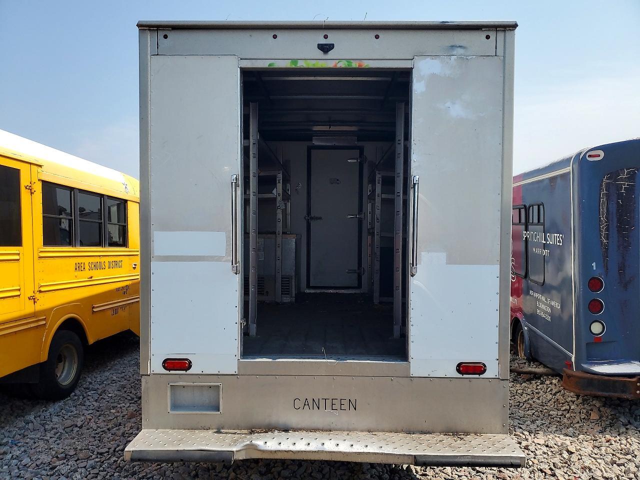 2023 CHEVROLET EXPRESS - REFRIGERATED BOX TRUCK — Фото 6 из 13