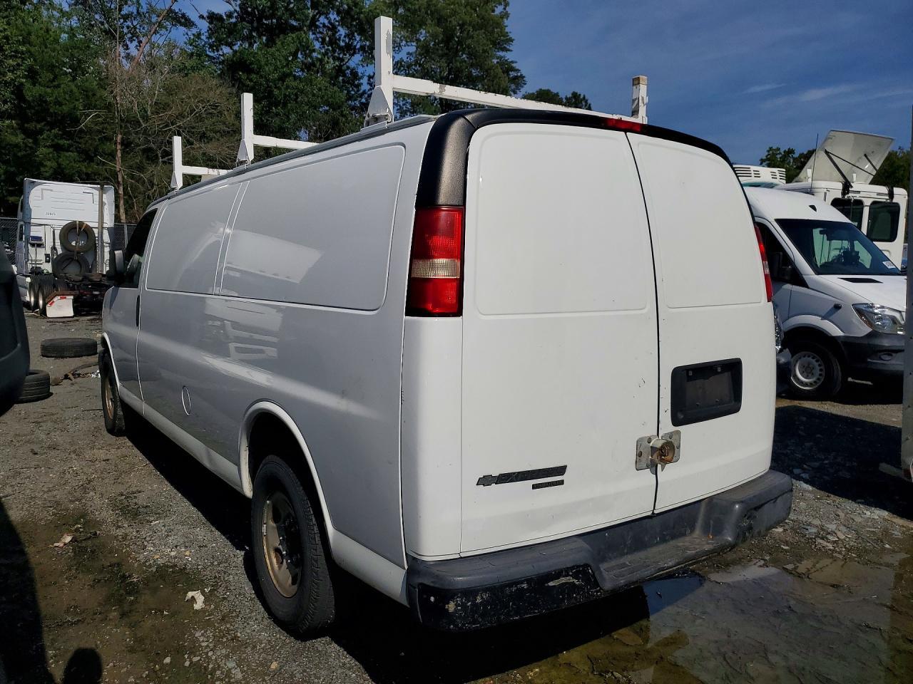 1GCZGUCG3F1184145 2015 CHEVROLET EXPRESS G3500 photo no. 2