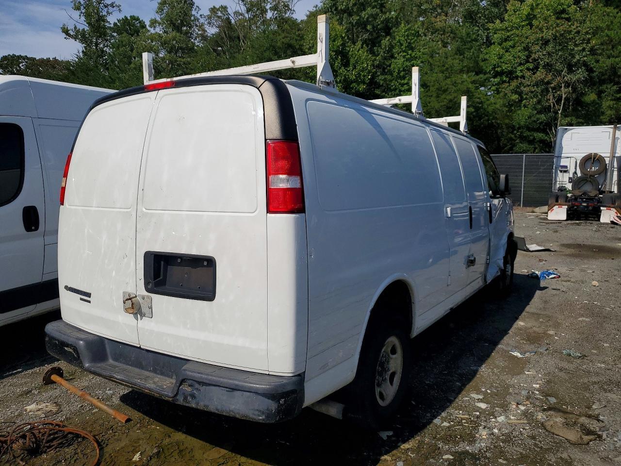 1GCZGUCG3F1184145 2015 CHEVROLET EXPRESS G3500 photo no. 3