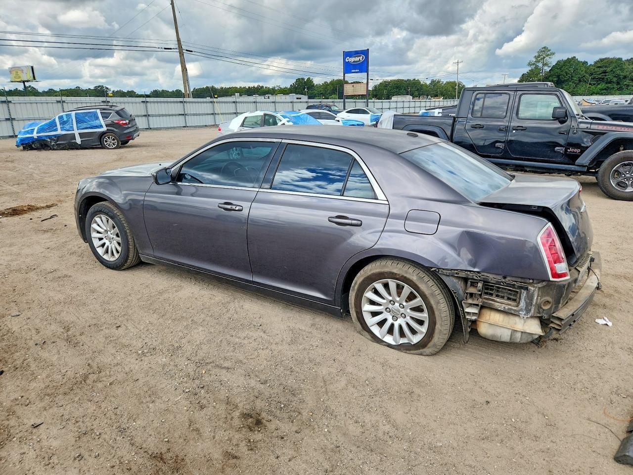 2013 CHRYSLER 300 — Фото 2 из 13