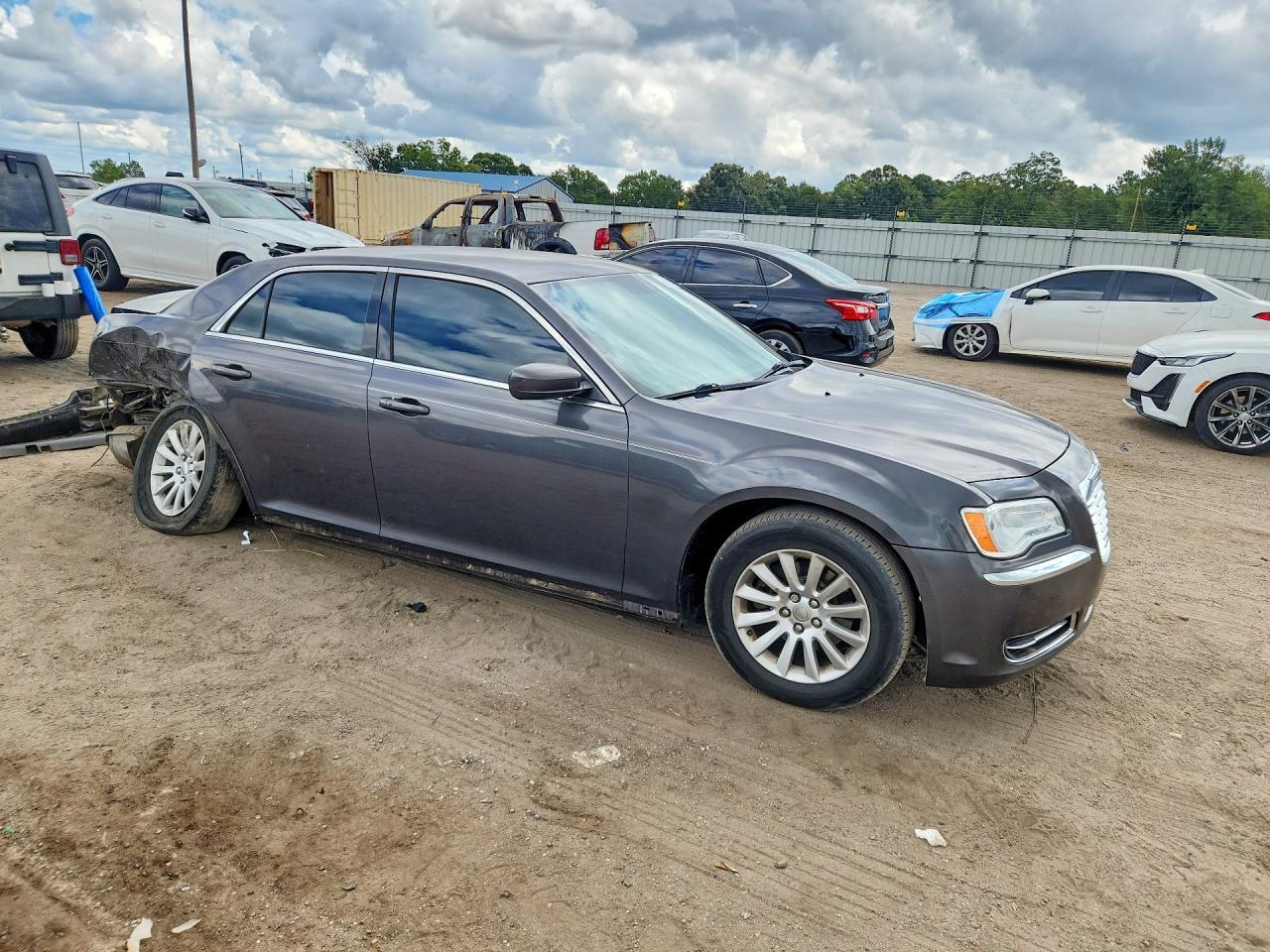 2013 CHRYSLER 300 — Фото 4 из 13