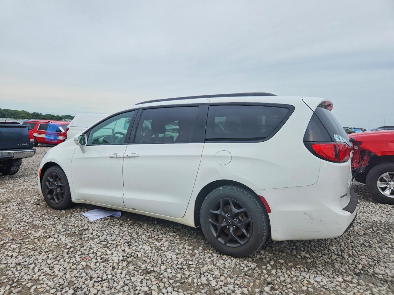 2018 CHRYSLER PACIFICA LIMITED — Фото 2 из 13