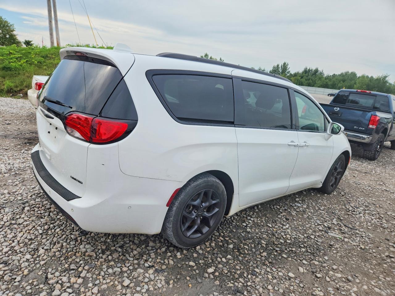 2018 CHRYSLER PACIFICA LIMITED — Фото 3 из 13