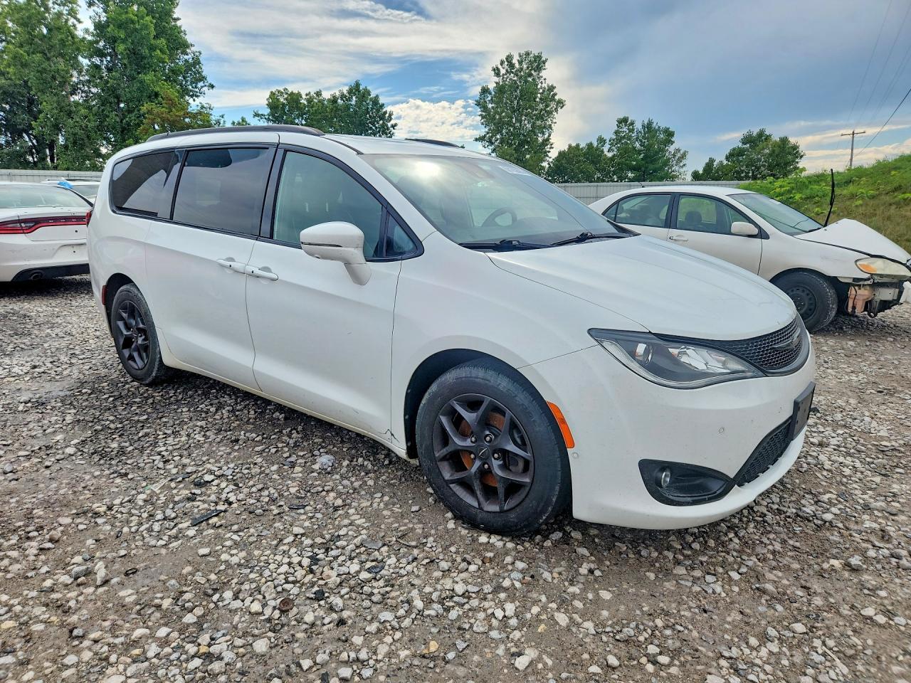 2018 CHRYSLER PACIFICA LIMITED — Фото 4 из 13