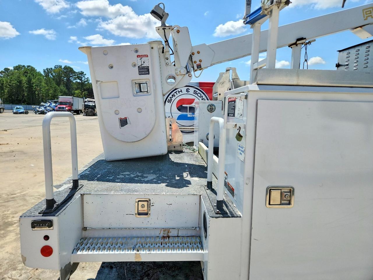 2017 FORD F450 SUPER DUTY BUCKET TRUCK — Фото 10 из 12