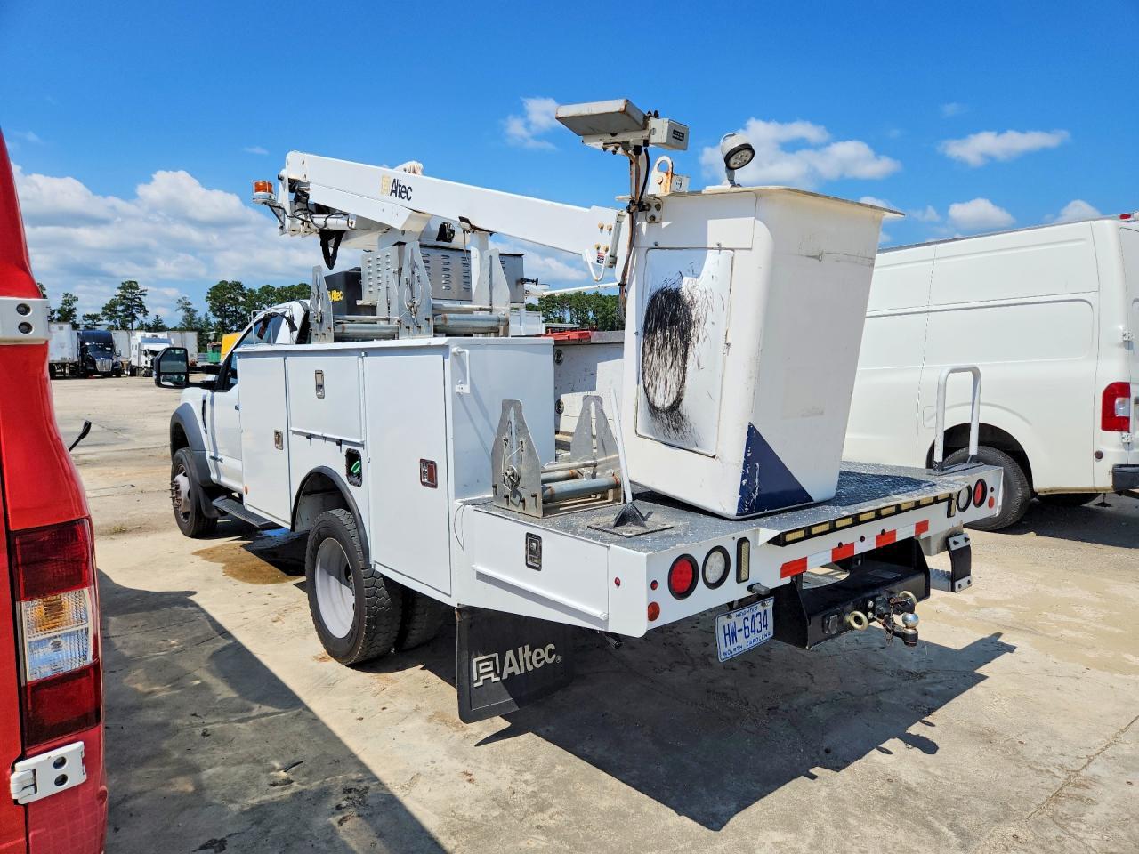 2017 FORD F450 SUPER DUTY BUCKET TRUCK — Фото 2 из 12