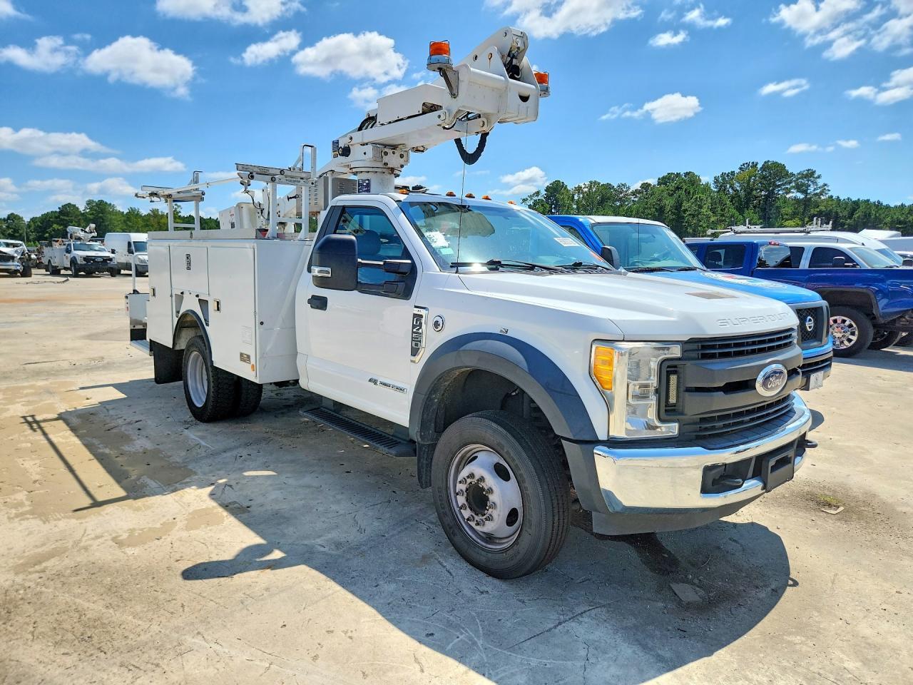 2017 FORD F450 SUPER DUTY BUCKET TRUCK — Фото 4 из 12