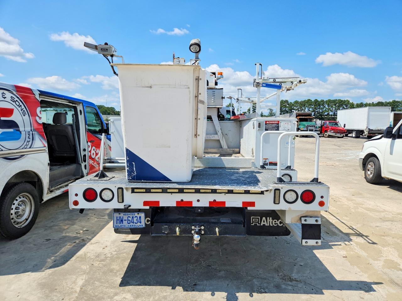 2017 FORD F450 SUPER DUTY BUCKET TRUCK — Фото 6 из 12