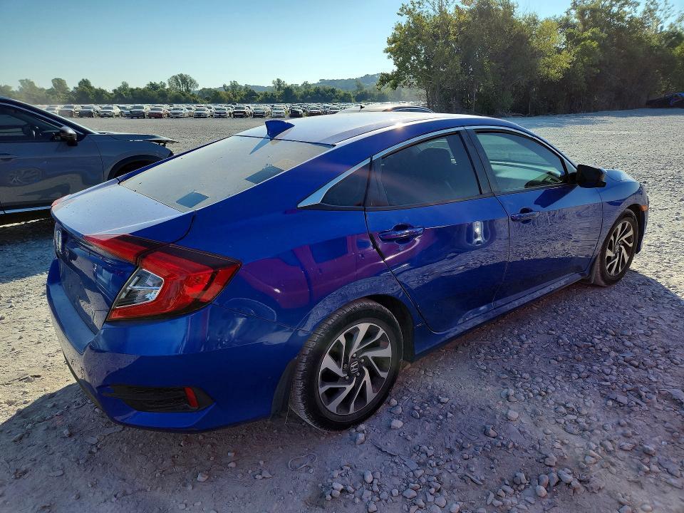 19XFC2F79JE043990 2018 HONDA CIVIC photo no. 3