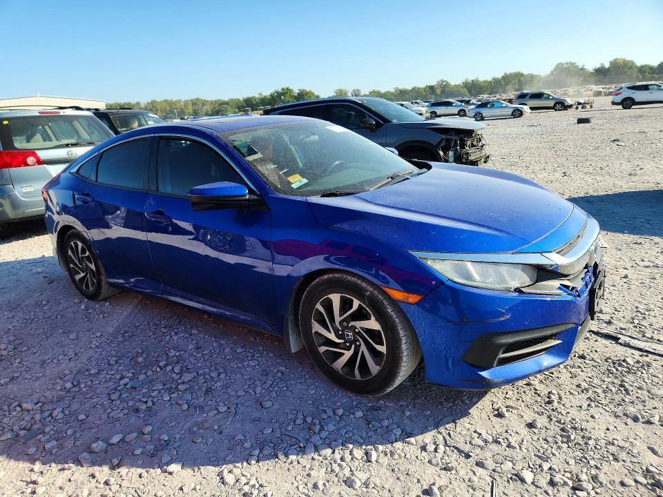 19XFC2F79JE043990 2018 HONDA CIVIC photo no. 4