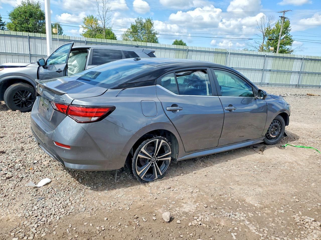 2020 NISSAN SENTRA SR — Фото 3 из 13