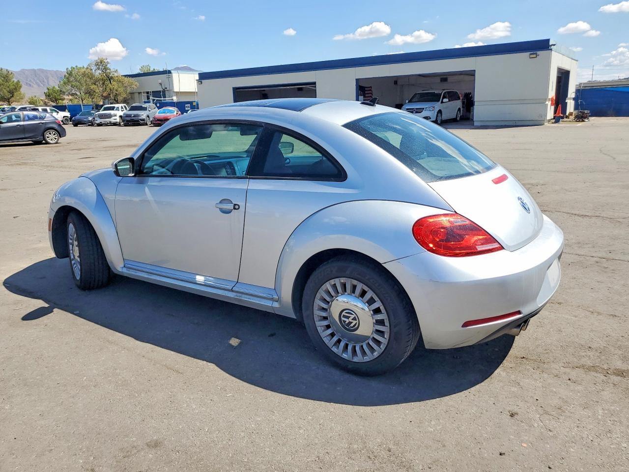3VWJP7AT7DM676673 2013 VOLKSWAGEN BEETLE photo no. 2