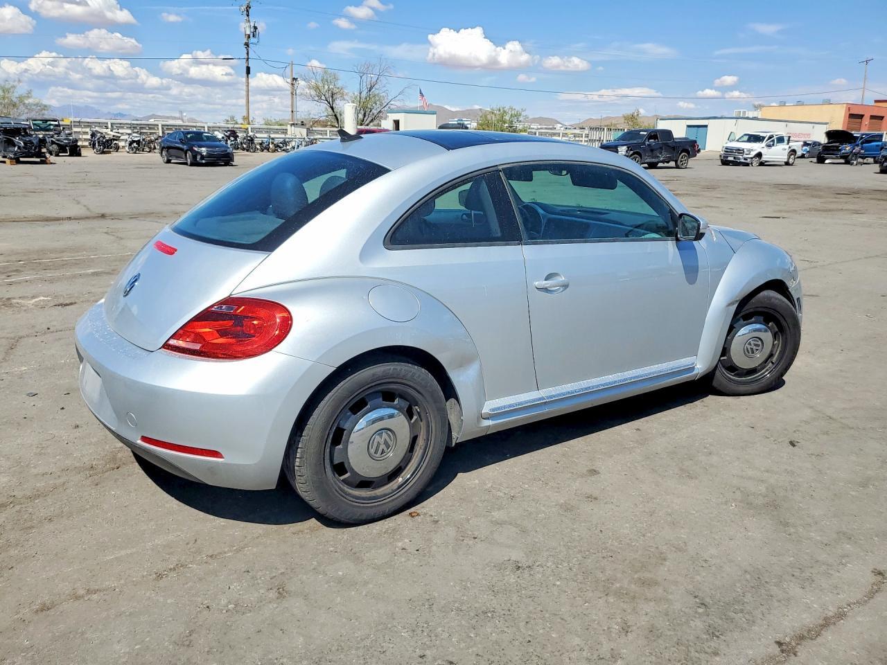 3VWJP7AT7DM676673 2013 VOLKSWAGEN BEETLE photo no. 3
