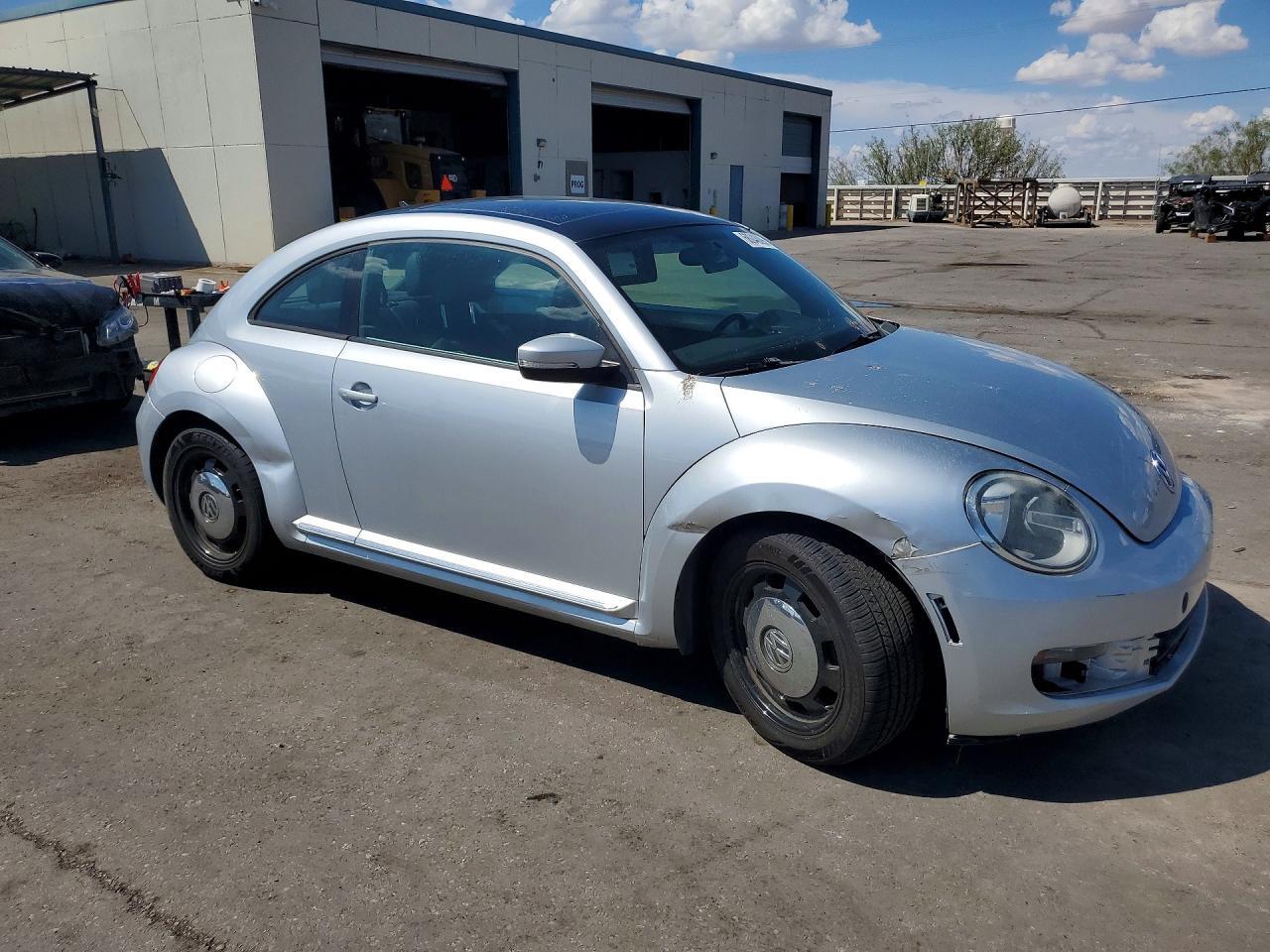 3VWJP7AT7DM676673 2013 VOLKSWAGEN BEETLE photo no. 4