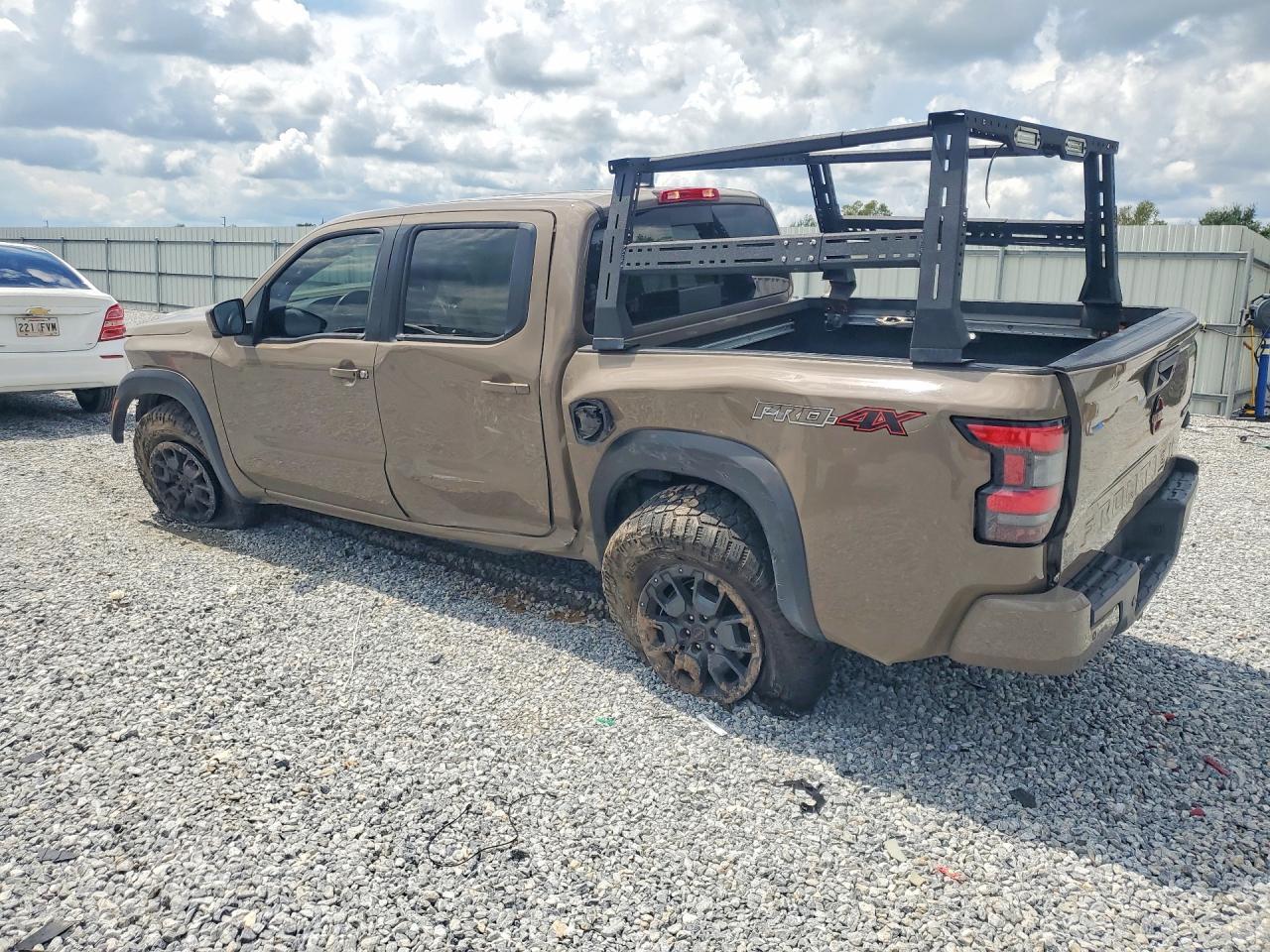 2023 NISSAN FRONTIER PRO-4X — Фото 2 из 15