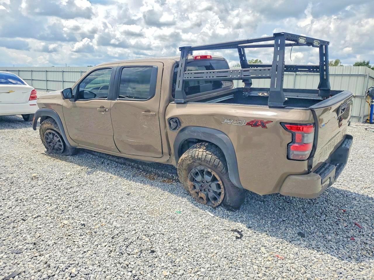 2023 NISSAN FRONTIER PRO-4X — Фото 3 из 15