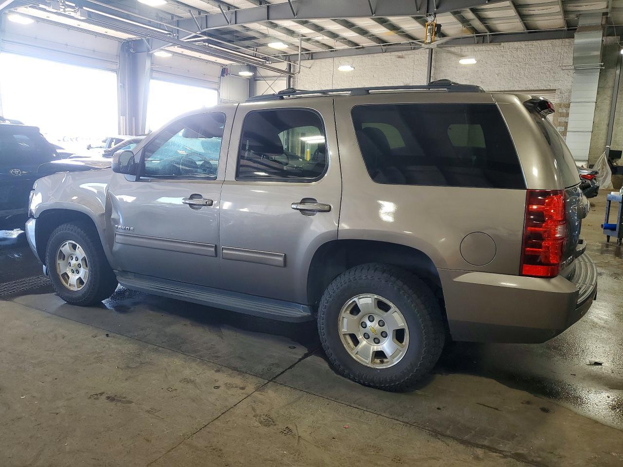 2011 CHEVROLET TAHOE K1500 LS — Фото 2 из 12
