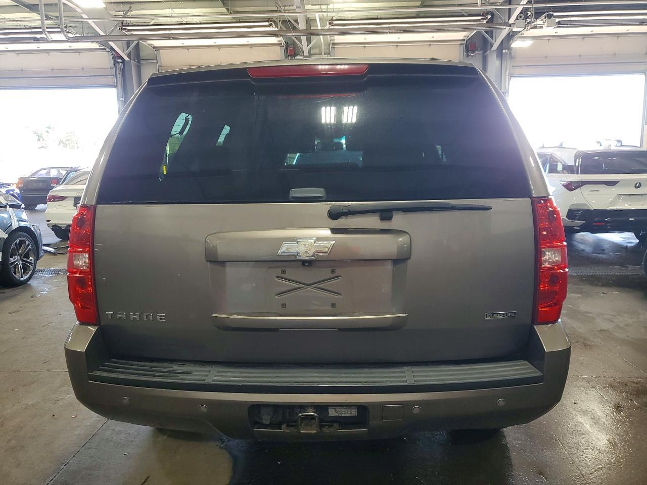 2011 CHEVROLET TAHOE K1500 LS — Фото 6 из 12