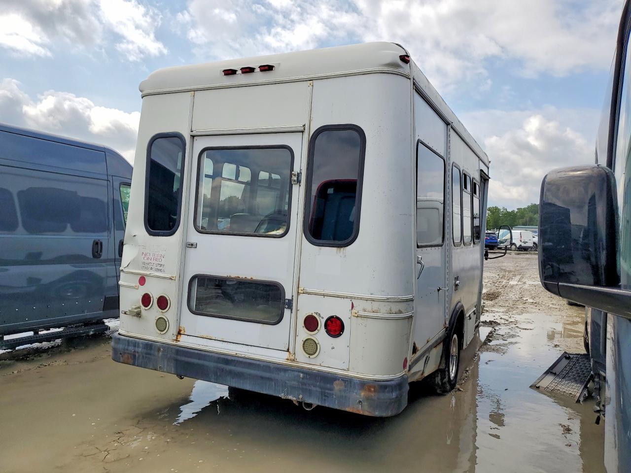 2008 FORD ECONOLINE E350 SUPER DUTY CUTAWAY VAN — Фото 3 из 13