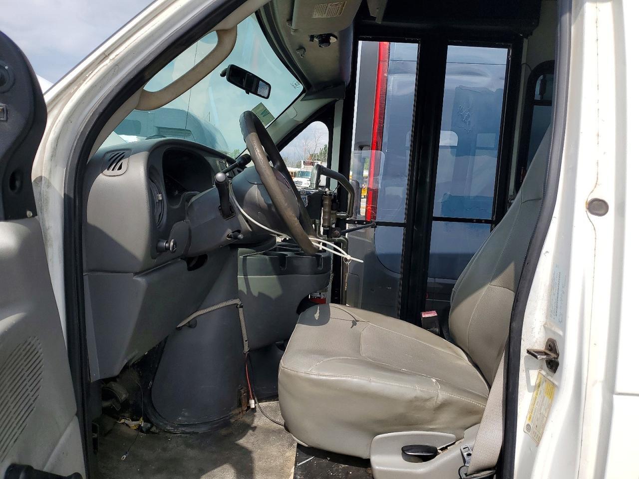 2008 FORD ECONOLINE E350 SUPER DUTY CUTAWAY VAN — Фото 7 из 13
