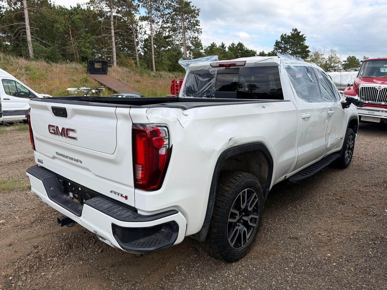 2026 GMC SIERRA K1500 AT4 — Фото 4 из 10