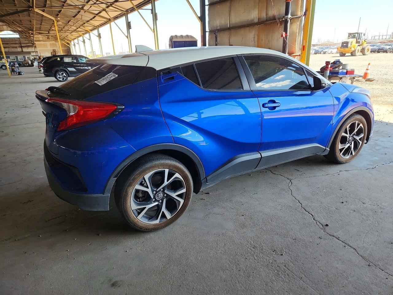 2019 TOYOTA C-HR XLE — Фото 3 из 12