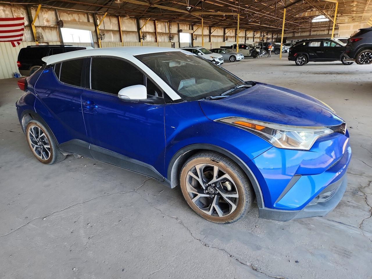 2019 TOYOTA C-HR XLE — Фото 4 из 12
