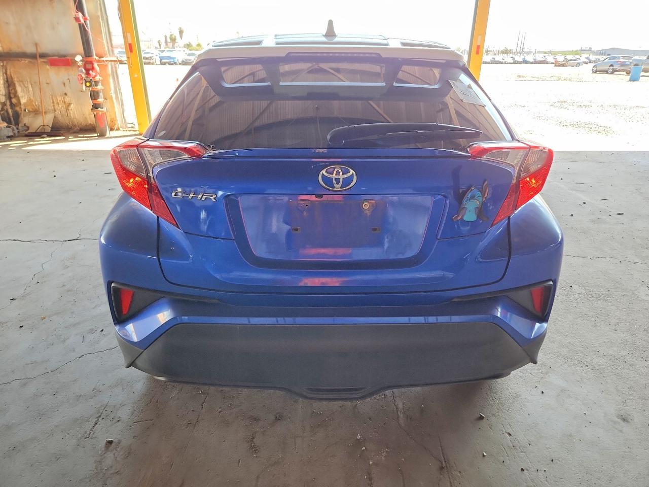 2019 TOYOTA C-HR XLE — Фото 6 из 12