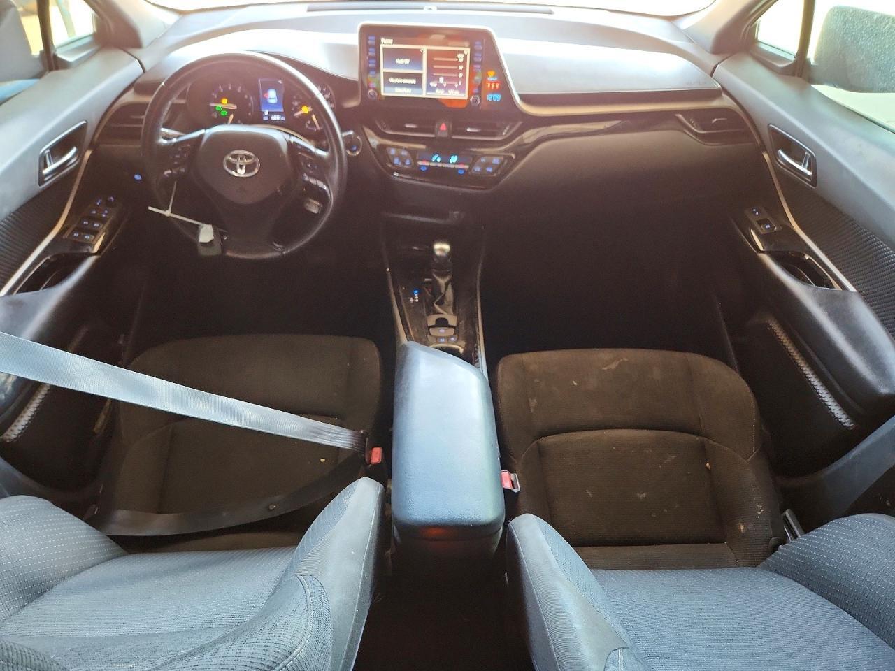 2019 TOYOTA C-HR XLE — Фото 8 из 12