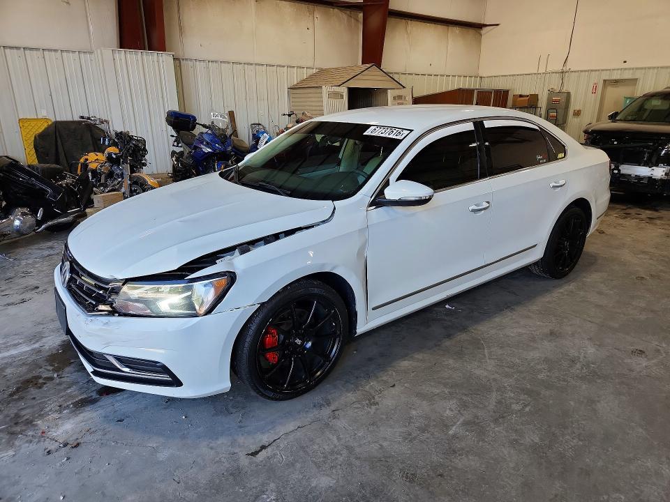 2017 VOLKSWAGEN PASSAT 1VWAT7A30HC012668
