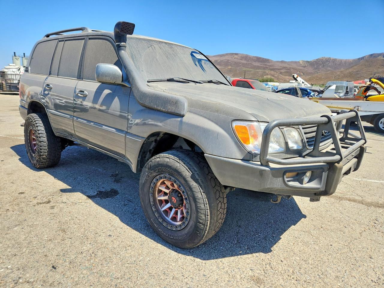 JTJHT00W123521967 2002 LEXUS LX photo no. 4