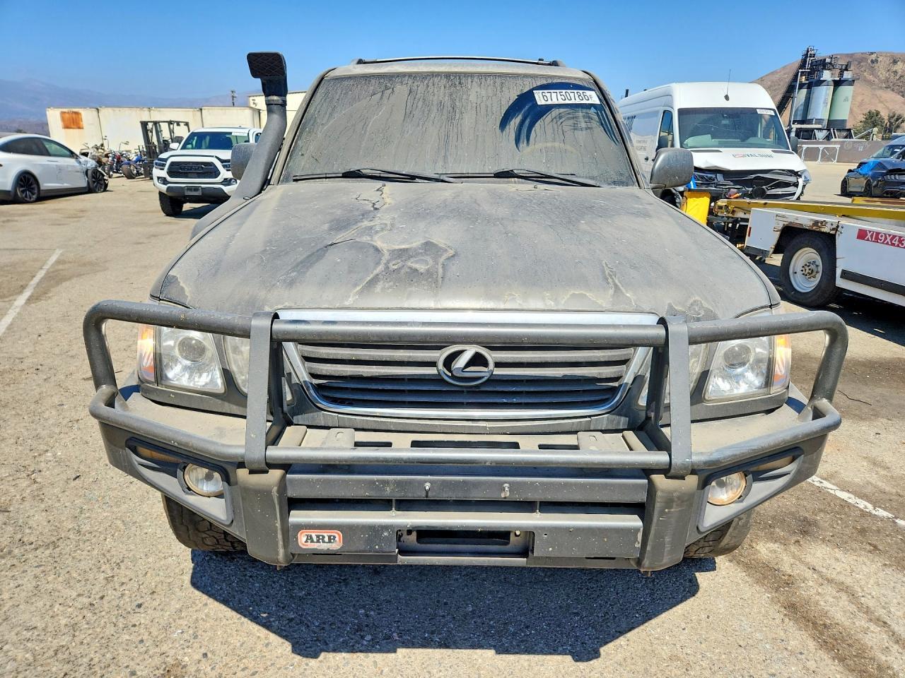 JTJHT00W123521967 2002 LEXUS LX photo no. 5