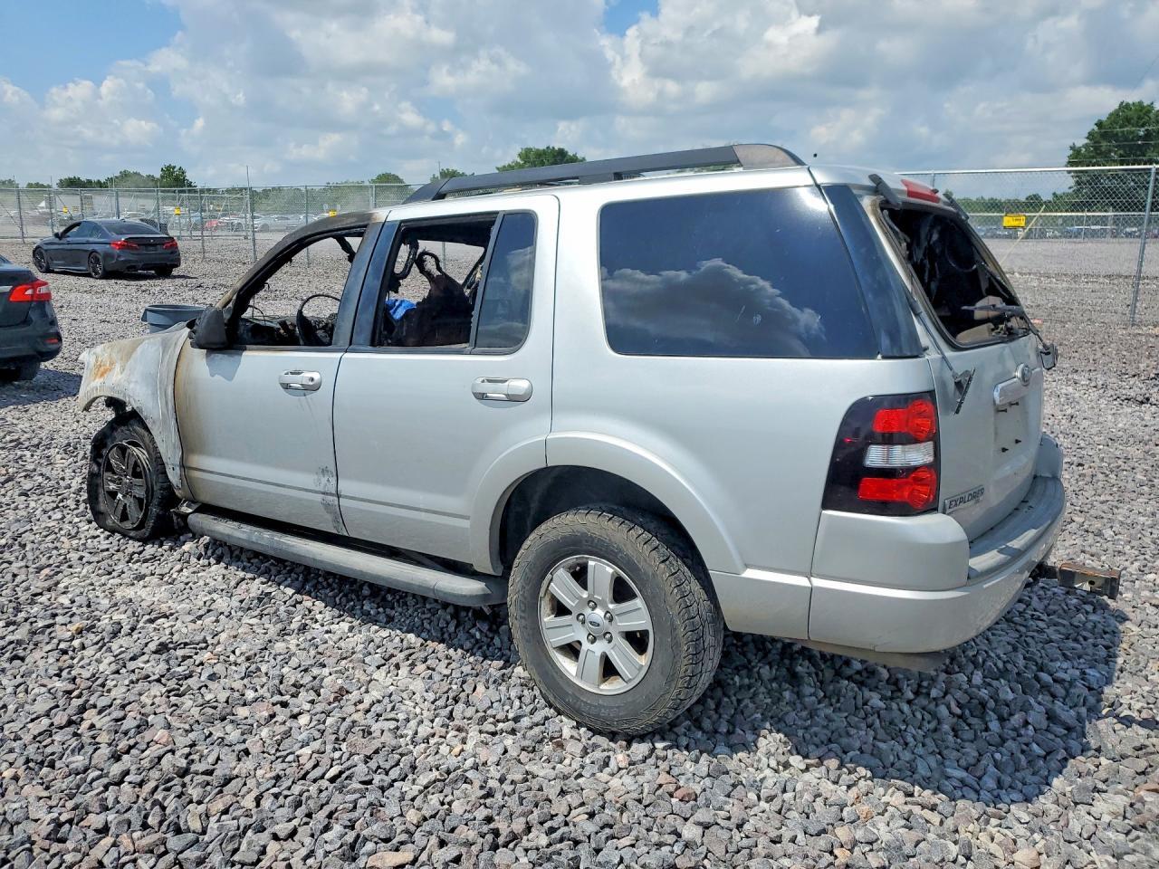 1FMEU7DE8AUA79755 2010 FORD EXPLORER photo no. 2