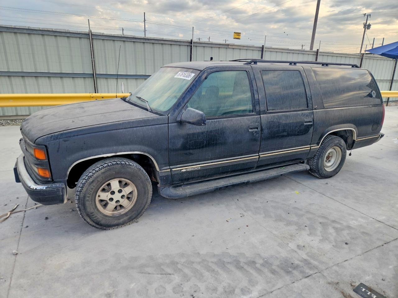 1999 CHEVROLET SUBURBAN 3GNEC16R2XG105645