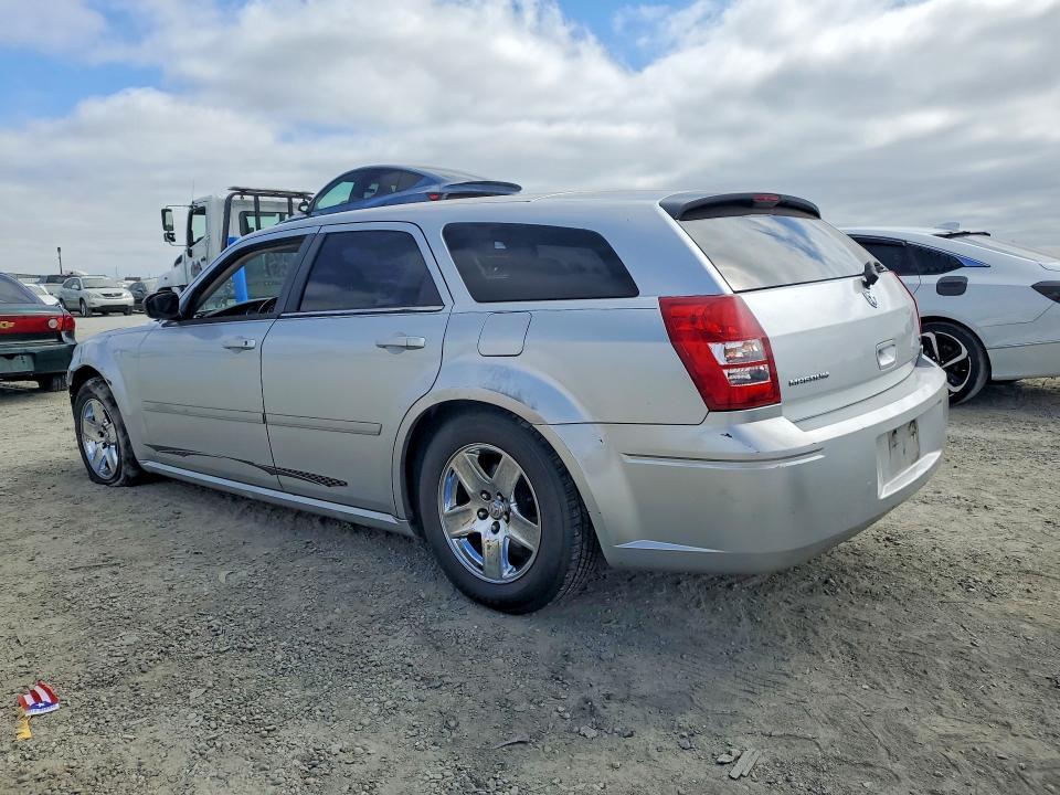 2D4FV48V55H123690 2005 DODGE MAGNUM photo no. 2